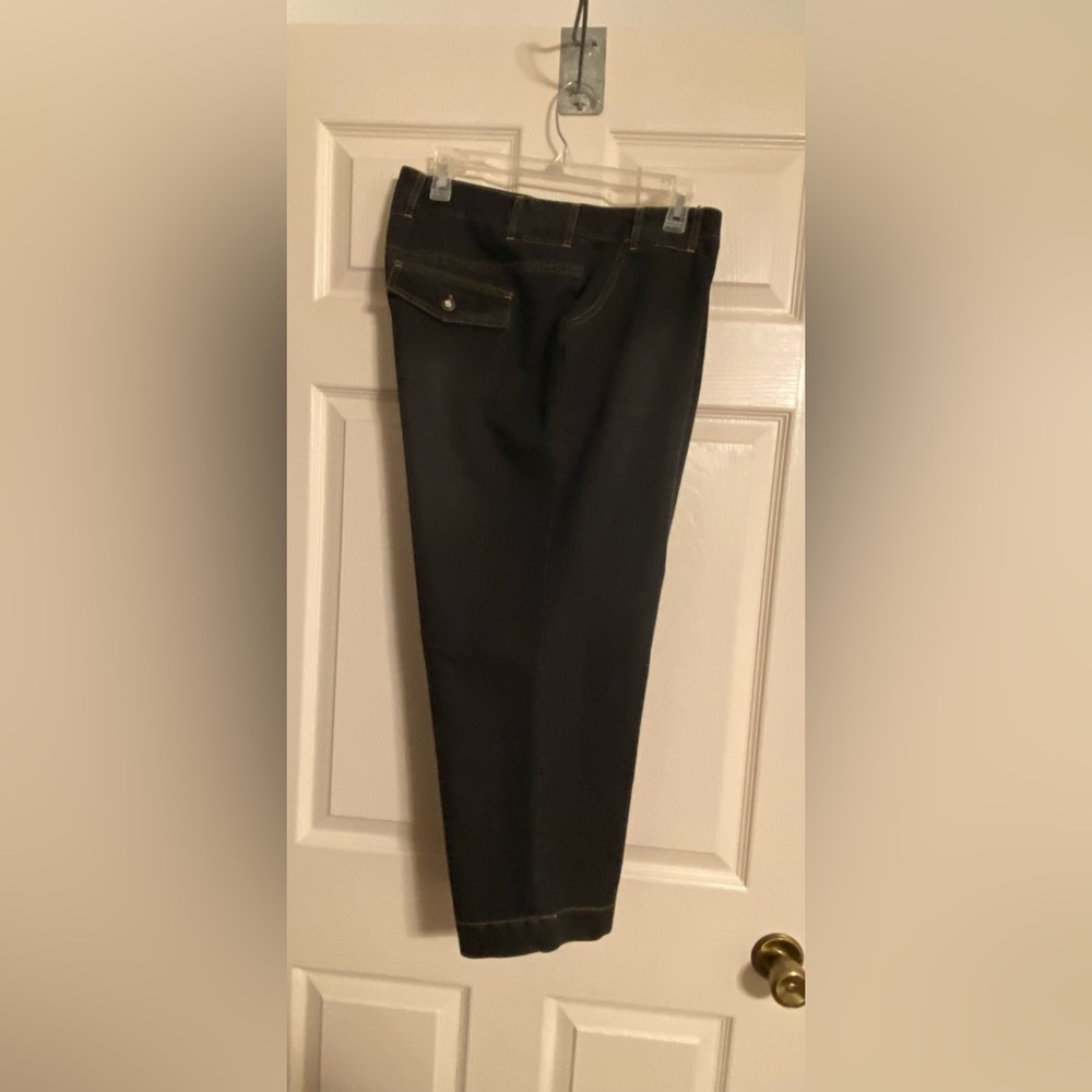 Signature Studio brand denim capris with back flap pocket, brand new, never worn